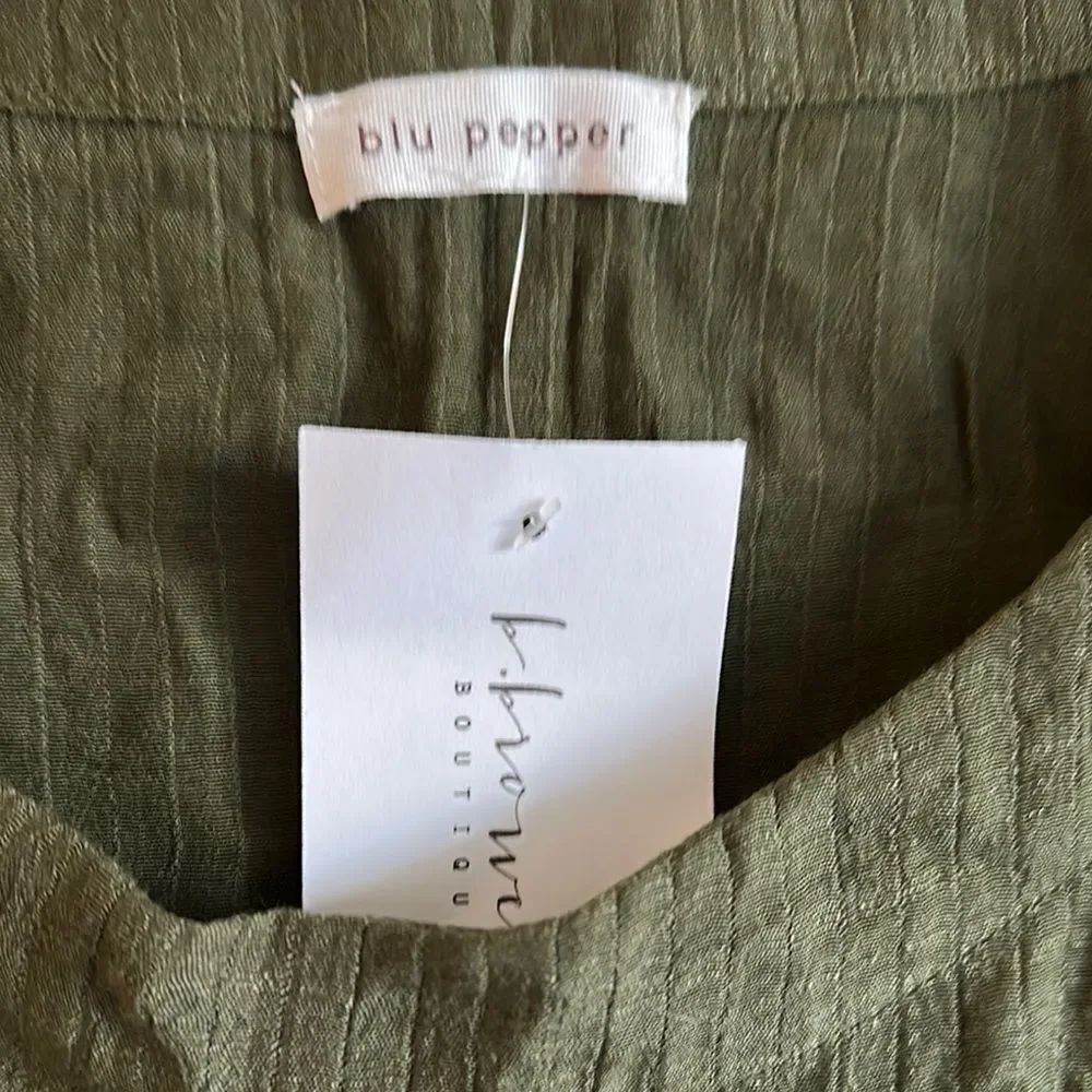 Elegant Green Women's Dress - Picture 3 of 11